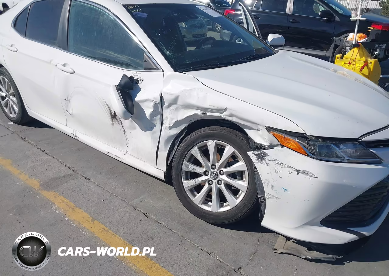 2020 Toyota Camry Le VIN:4T1C11AK4LU342754 - 6