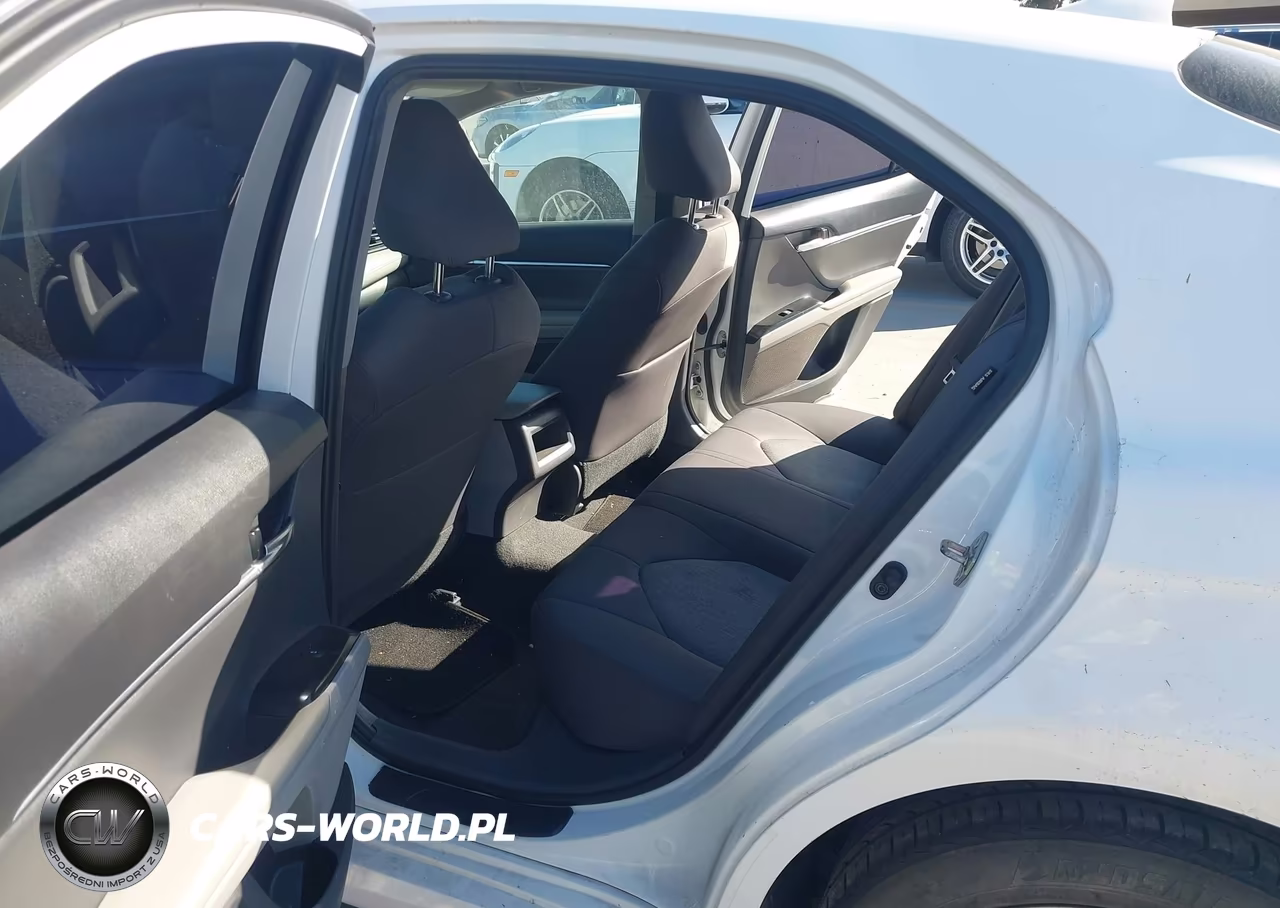 2020 Toyota Camry Le VIN:4T1C11AK4LU342754 - 8