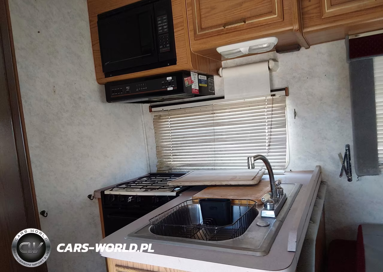 1996 Chevrolet G-P Motorhome Chassis VIN:1GBKH37NXT3309938 - 12