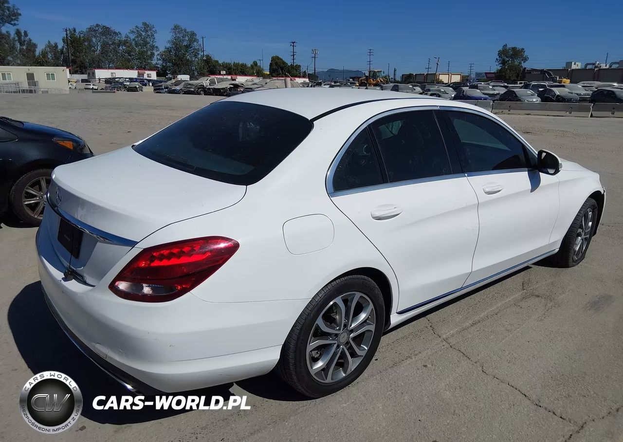 2015 Mercedes-Benz C 300 4Matic VIN:55SWF4KB2FU008818 - 4