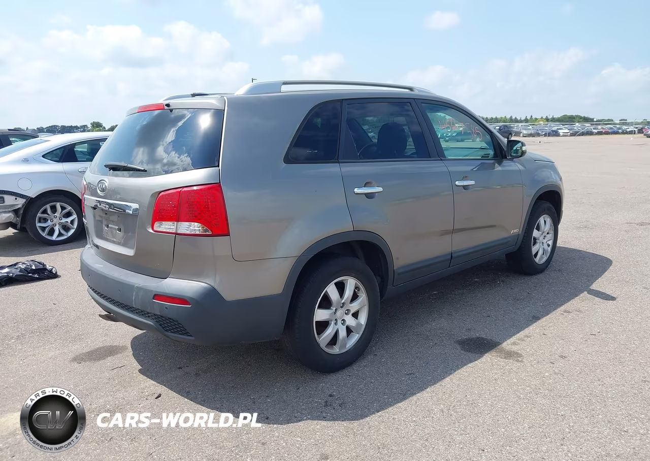 2011 Kia Sorento Lx VIN:5XYKTDA13BG027916 - 4