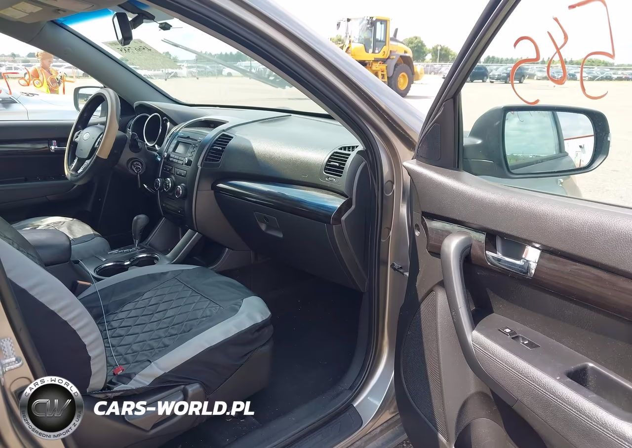 2011 Kia Sorento Lx VIN:5XYKTDA13BG027916 - 5