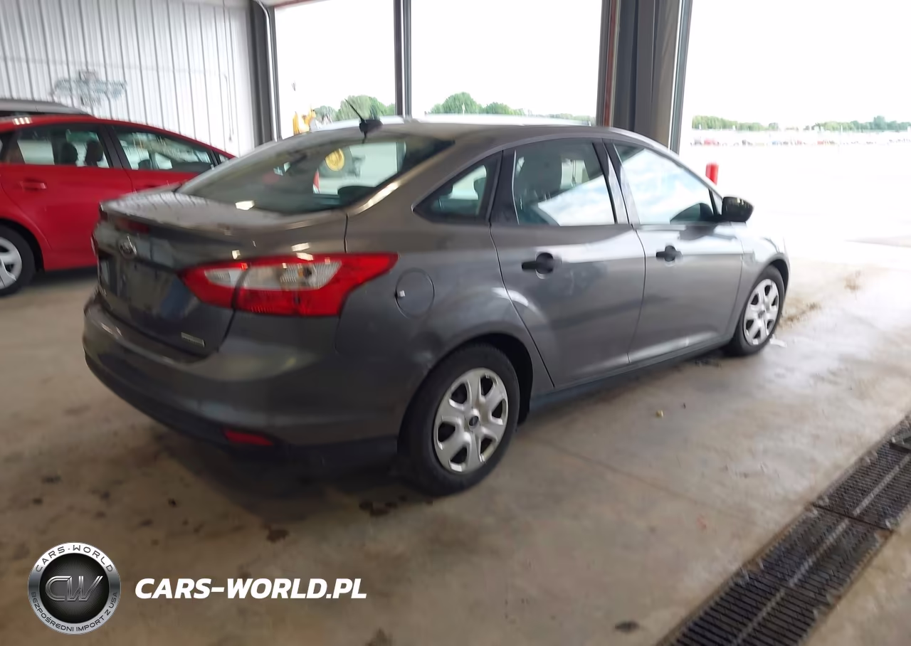 2012 Ford Focus S VIN:1FAHP3E24CL451421 - 4