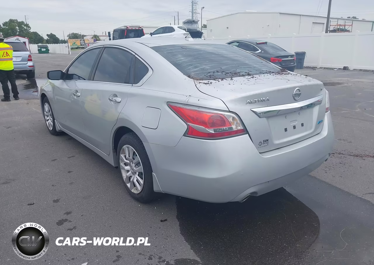 2014 Nissan Altima 2.5 S VIN:1N4AL3AP8EN388880 - 3