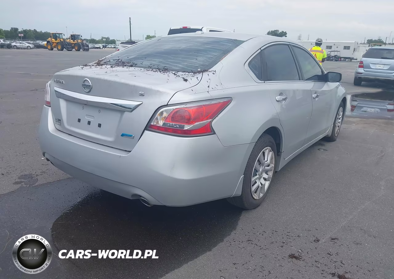 2014 Nissan Altima 2.5 S VIN:1N4AL3AP8EN388880 - 4