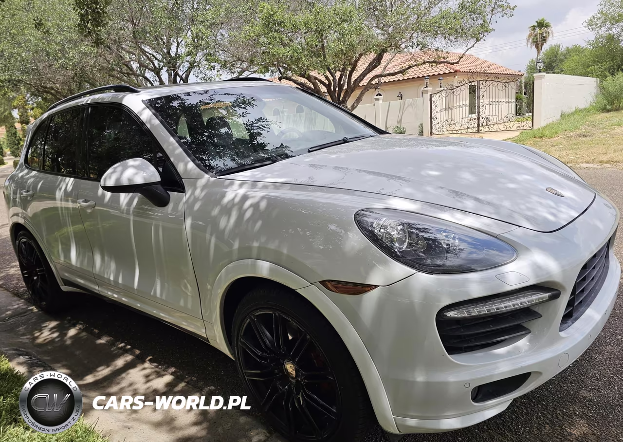 2013 Porsche Cayenne Gts