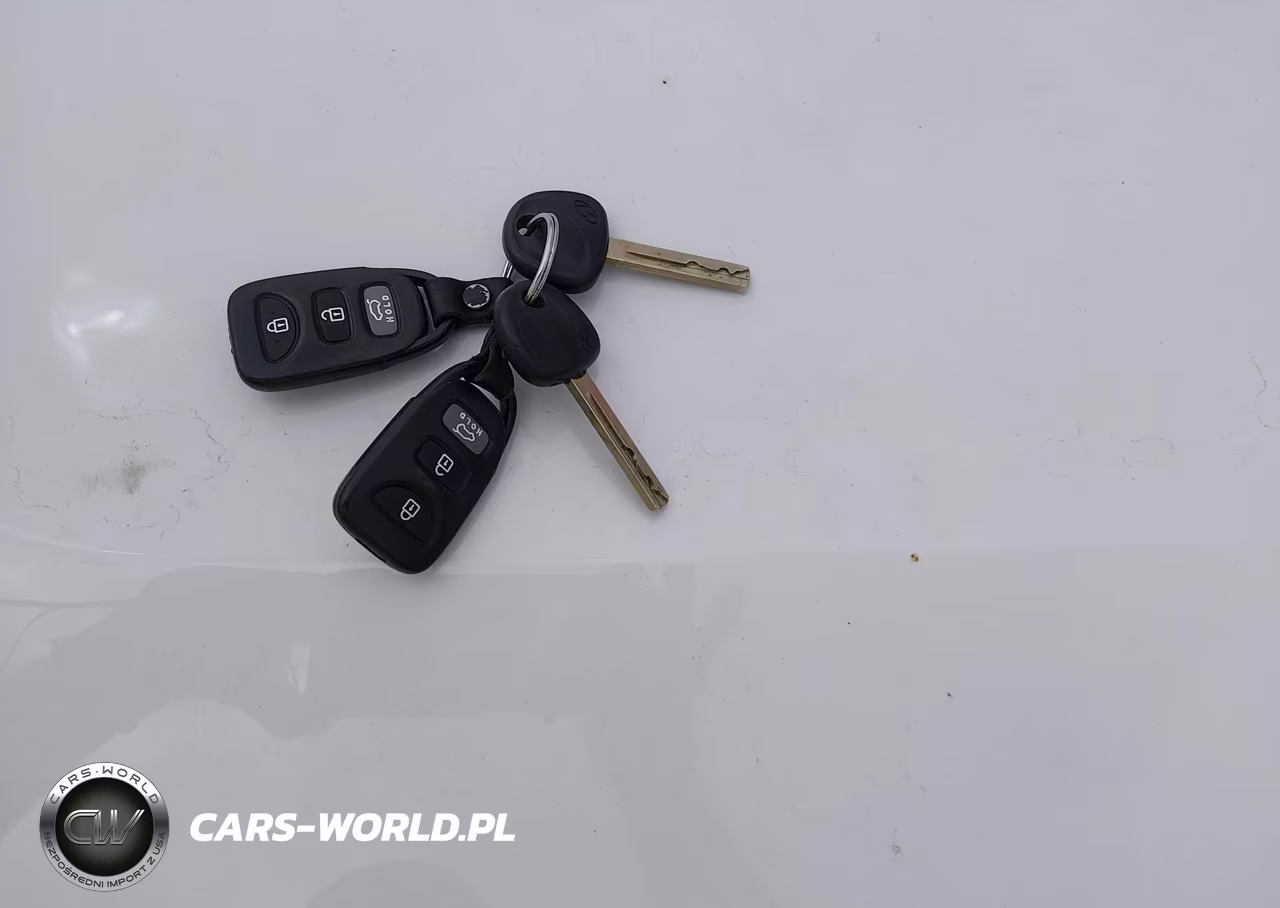 2013 Hyundai Veloster Base W-Black VIN:KMHTC6AD7DU103192 - 11