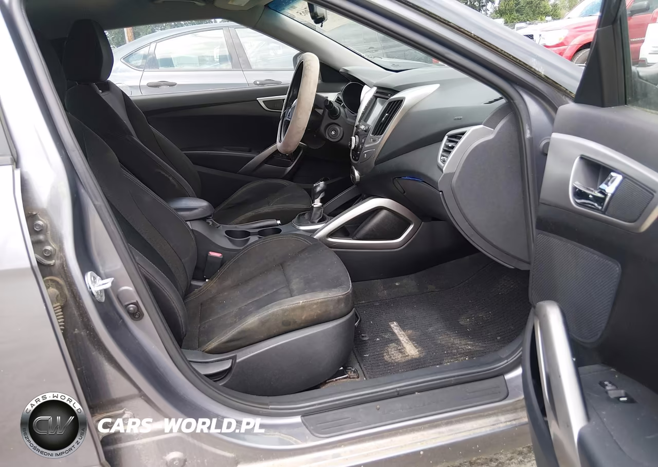 2013 Hyundai Veloster Base W-Black VIN:KMHTC6AD7DU103192 - 5