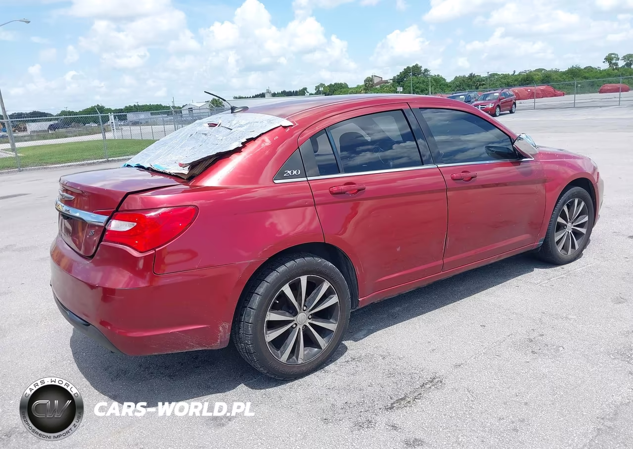 2013 Chrysler 200 Touring VIN:1C3CCBBB9DN545786 - 4