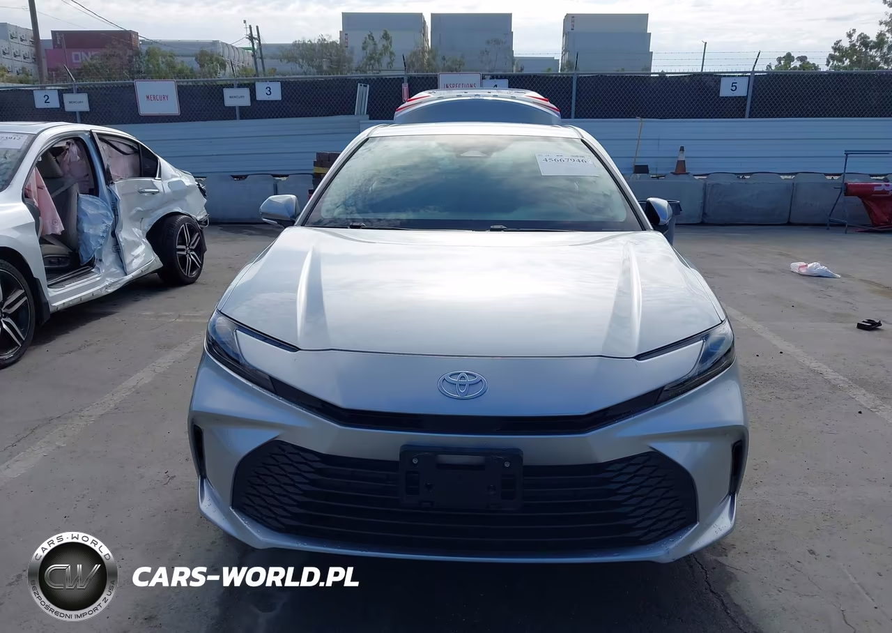 2025 Toyota Camry Le VIN:4T1DAACK6SU610882 - 13