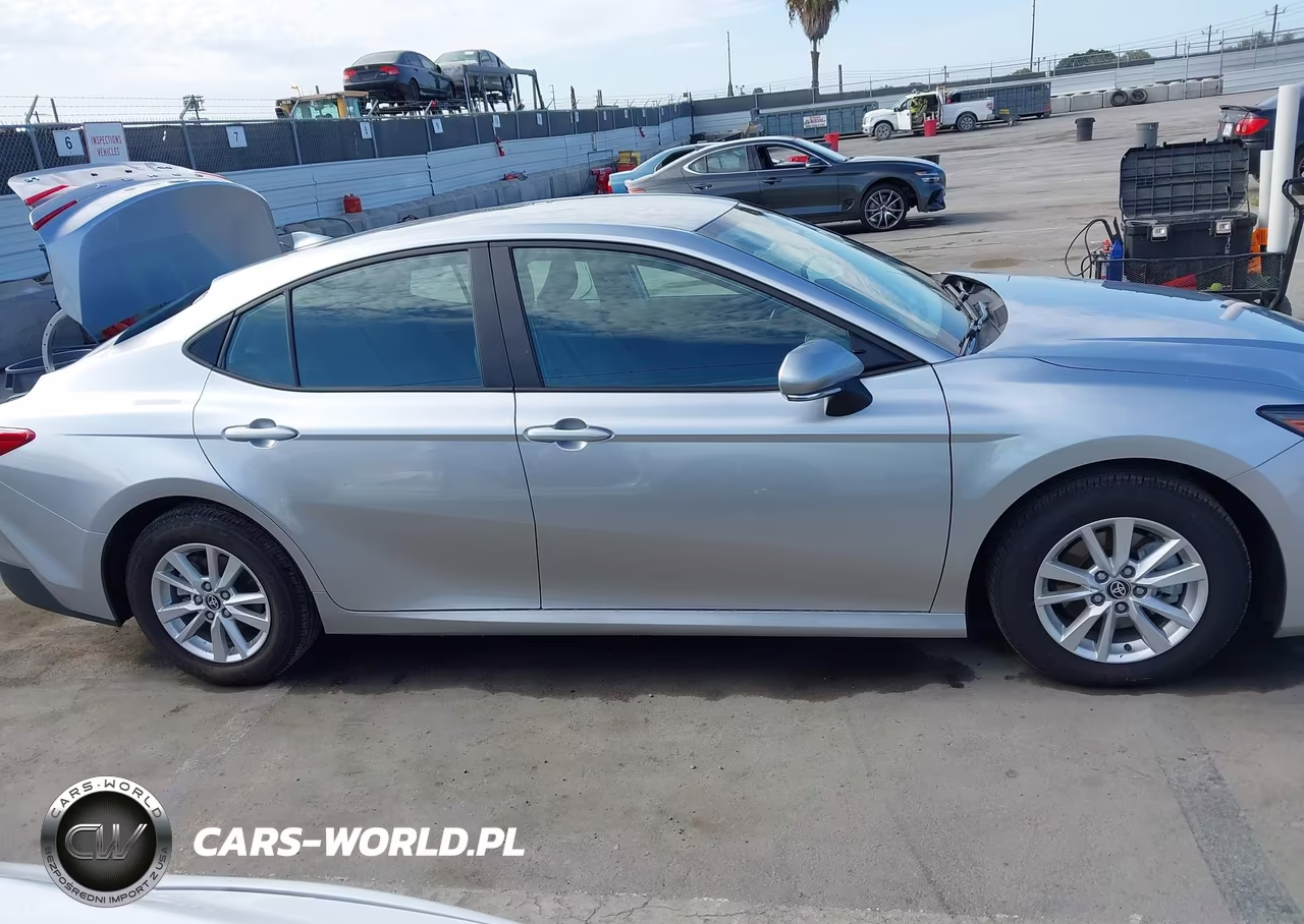 2025 Toyota Camry Le VIN:4T1DAACK6SU610882 - 14