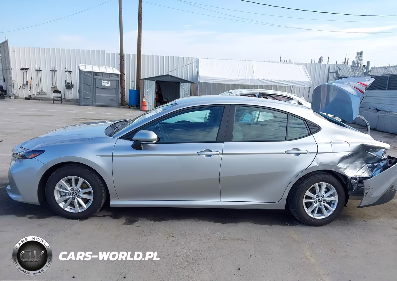2025 Toyota Camry Le VIN:4T1DAACK6SU610882 - 15