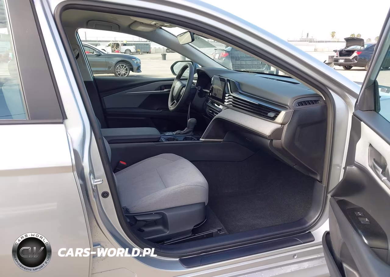 2025 Toyota Camry Le VIN:4T1DAACK6SU610882 - 5