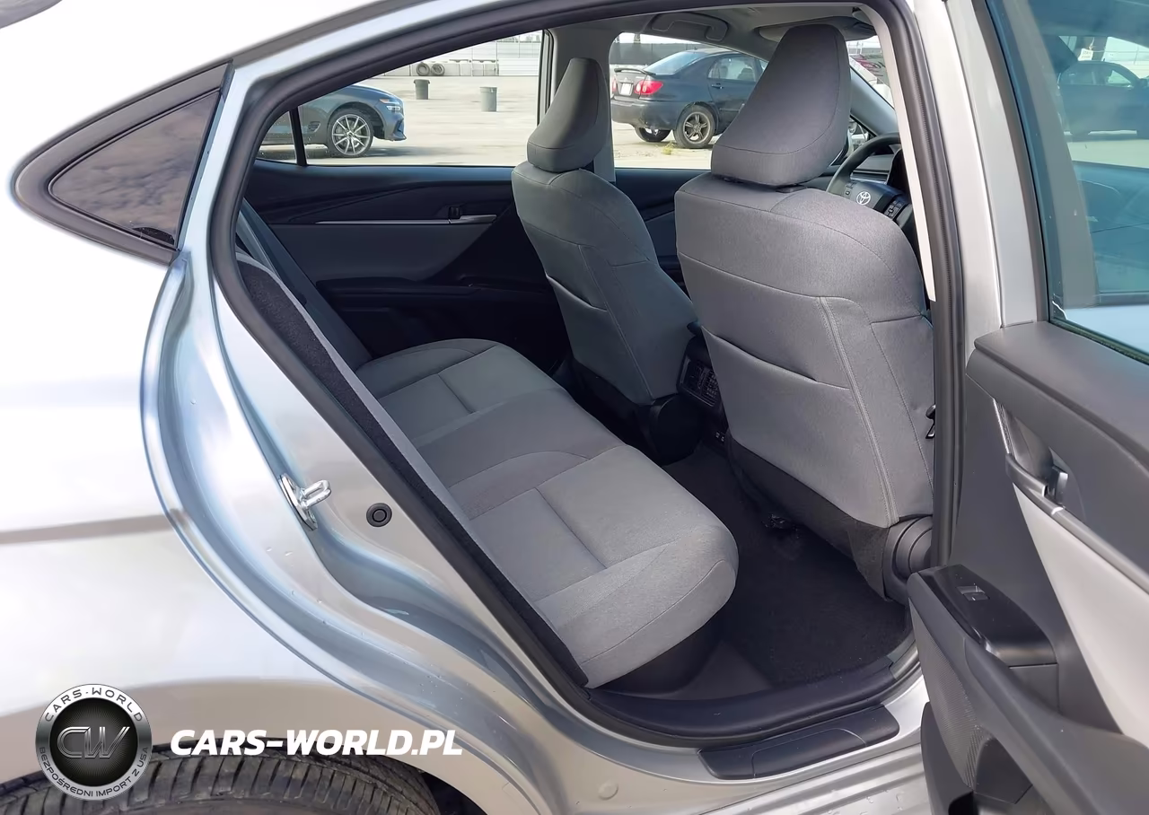 2025 Toyota Camry Le VIN:4T1DAACK6SU610882 - 8