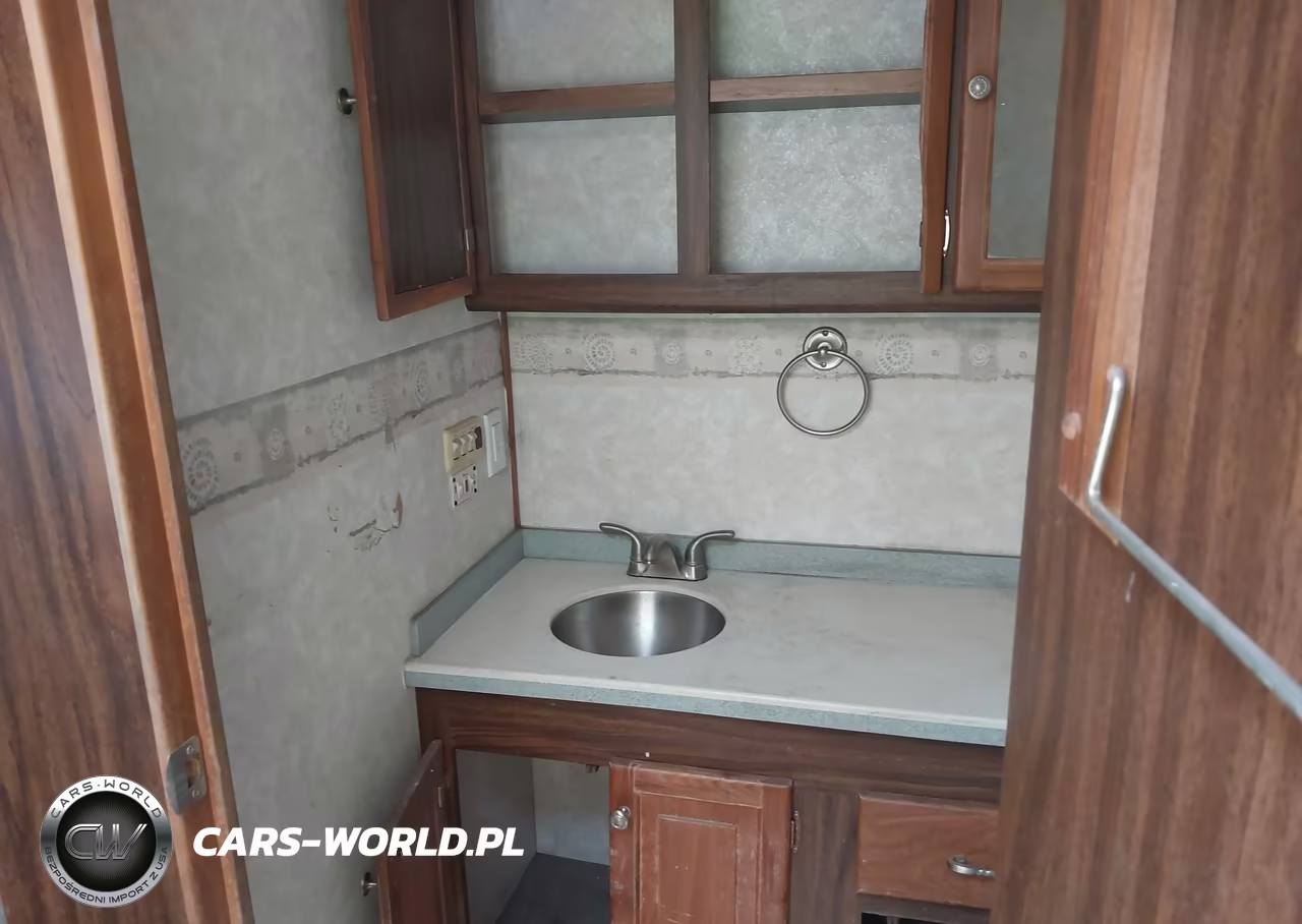 2004 Workhorse Custom Chassis Motorhome Chassis W22 VIN:5B4MP67G843380914 - 14