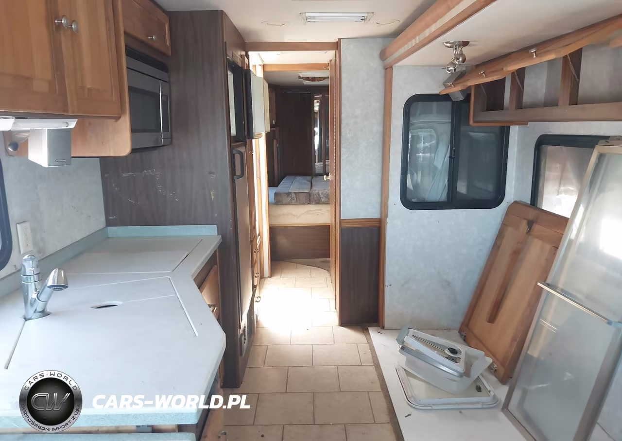 2004 Workhorse Custom Chassis Motorhome Chassis W22 VIN:5B4MP67G843380914 - 8
