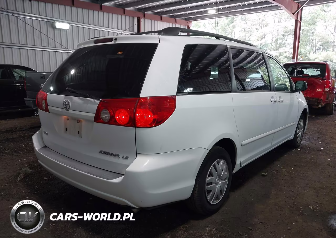 2010 Toyota Sienna Le VIN:5TDKK4CC2AS303800 - 4