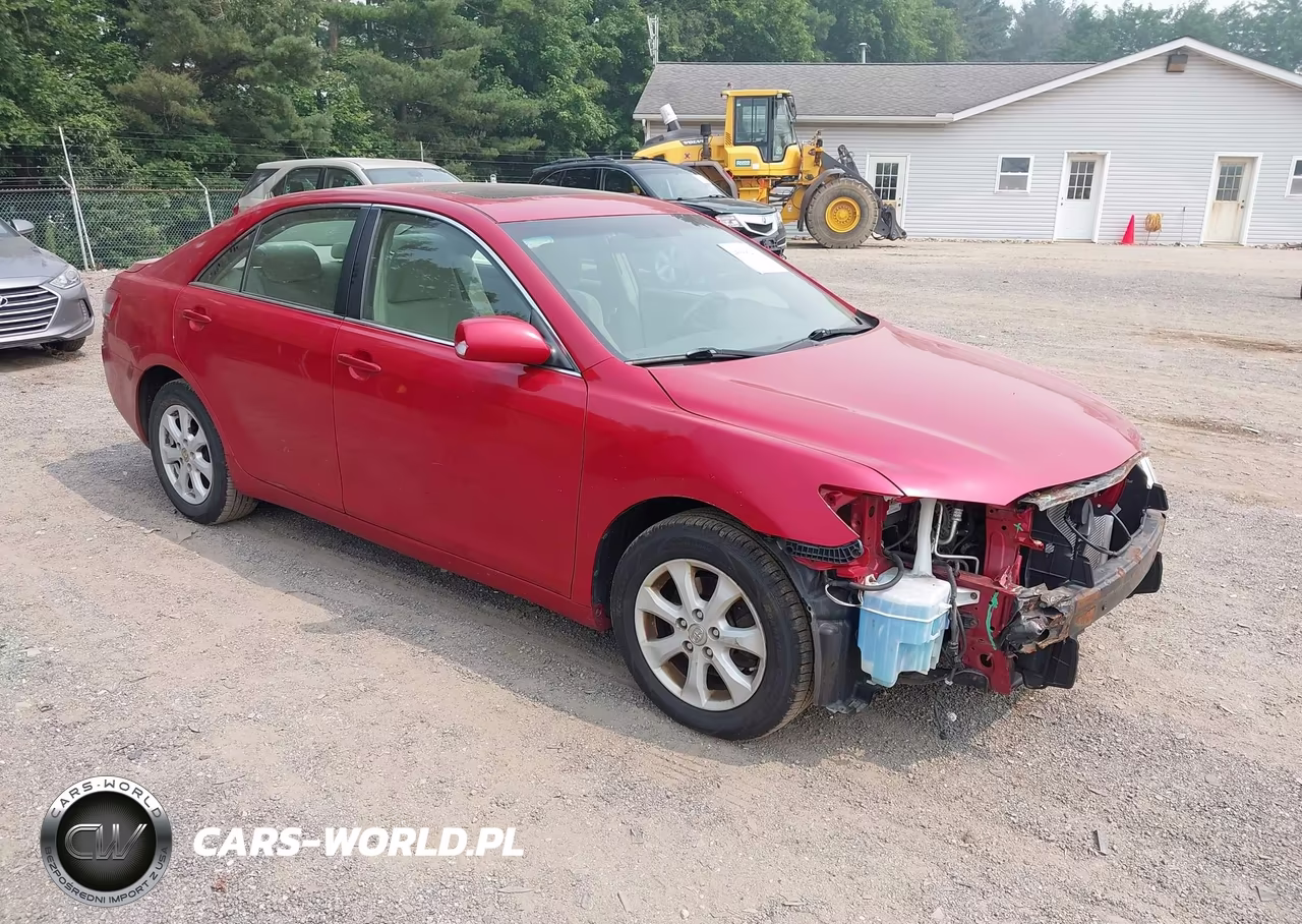 2010 Toyota Camry Le – zdjęcie 1 z 14