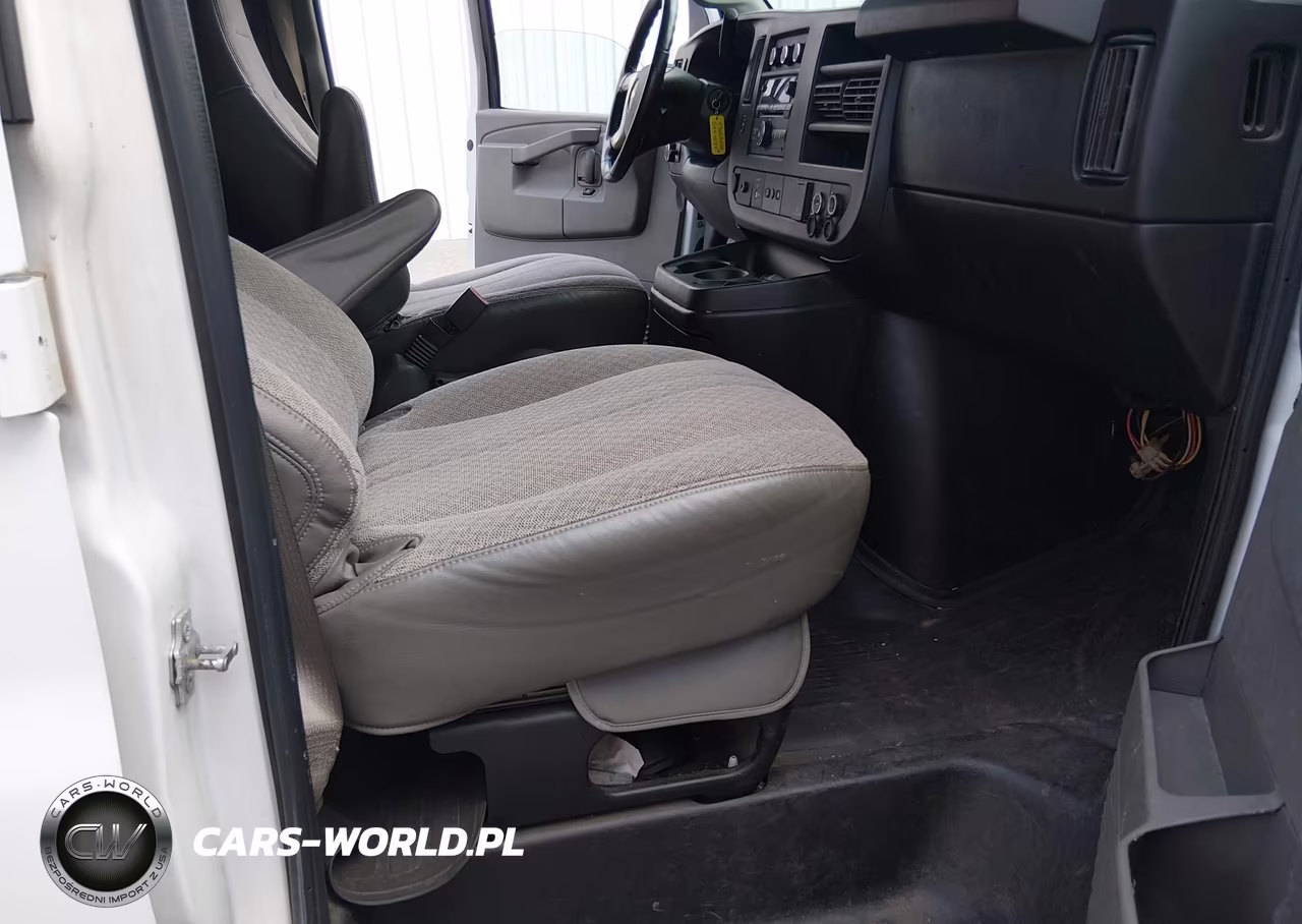 2018 Chevrolet Express 2500 Ls VIN:1GAWGEFG9J1260666 - 5