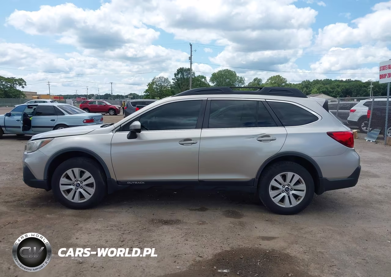 2018 Subaru Outback 2.5I Premium VIN:4S4BSACC6J3207308 - 14