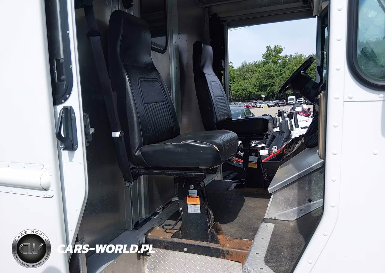 2017 Ford E-350 Stripped VIN:1FC3E3KS0HDC56335 - 5