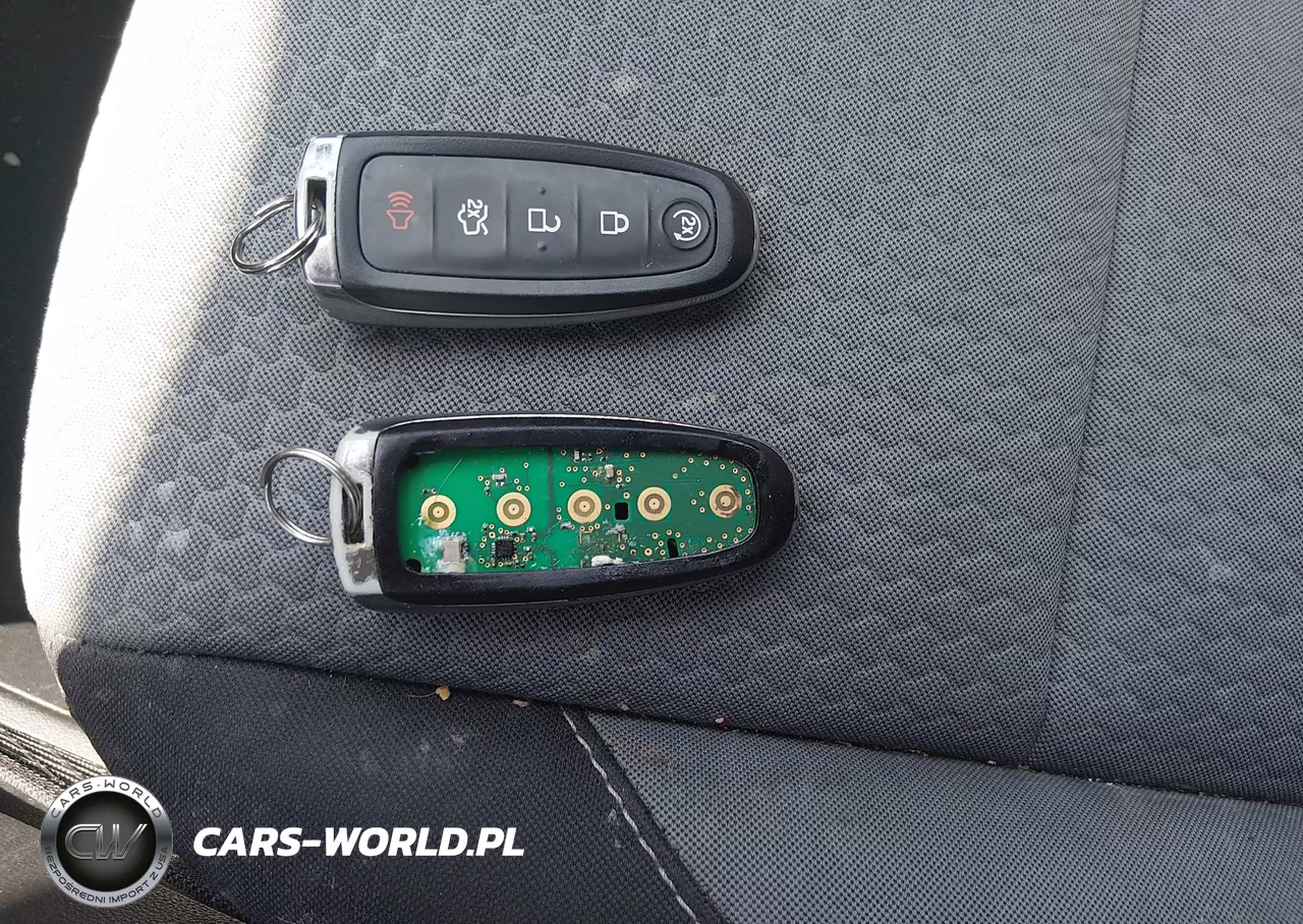 2019 Ford Escape Se VIN:1FMCU9GD0KUB78478 - 9