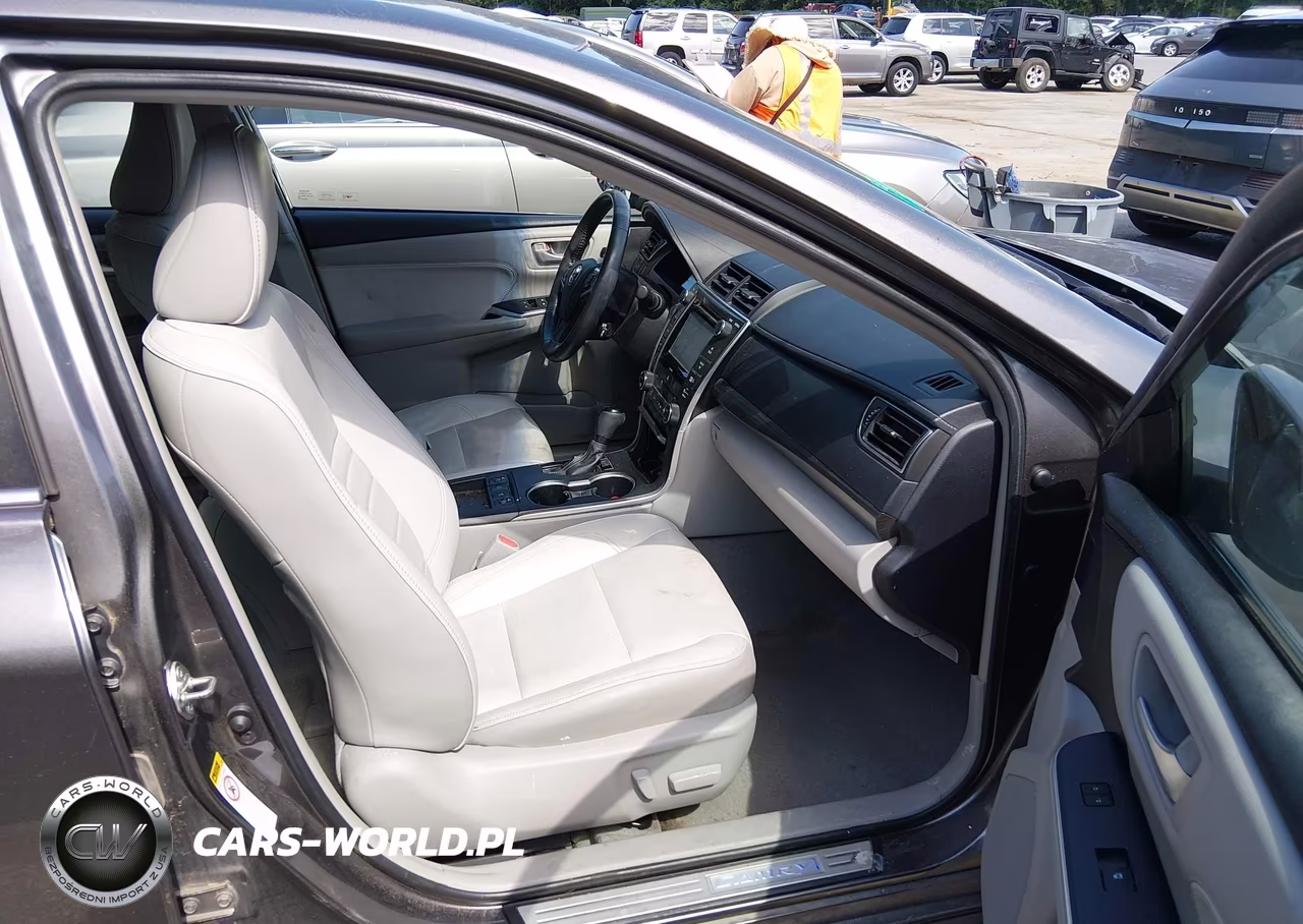 2016 Toyota Camry Hybrid Xle VIN:4T1BD1FK2GU197943 - 5