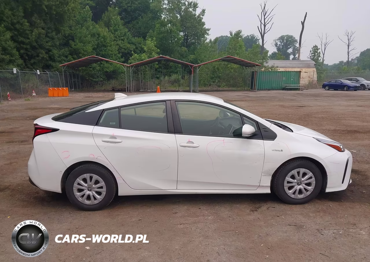 2021 Toyota Prius Le VIN:JTDKAMFU5M3145224 - 13