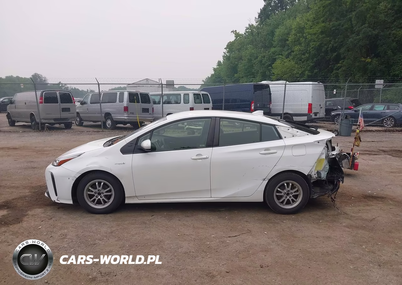 2021 Toyota Prius Le VIN:JTDKAMFU5M3145224 - 14