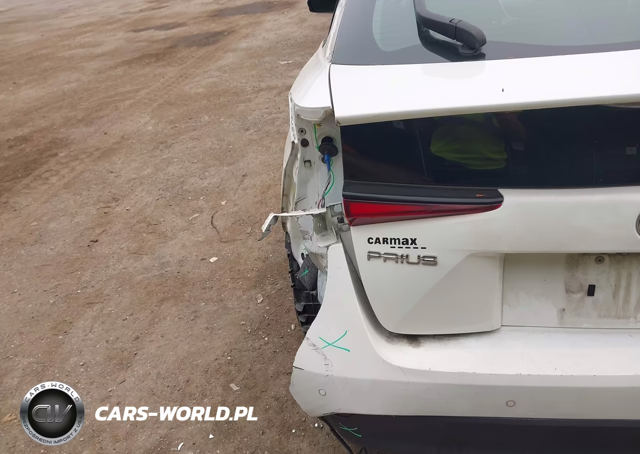 2021 Toyota Prius Le VIN:JTDKAMFU5M3145224 - 17