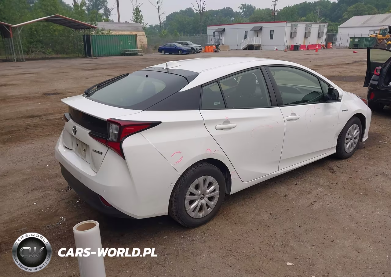 2021 Toyota Prius Le VIN:JTDKAMFU5M3145224 - 4