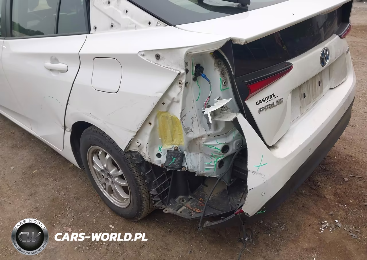2021 Toyota Prius Le VIN:JTDKAMFU5M3145224 - 6