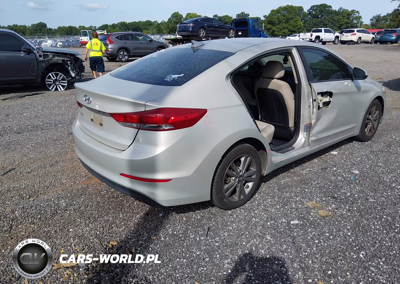 2018 Hyundai Elantra Sel VIN:5NPD84LFXJH247872 - 4