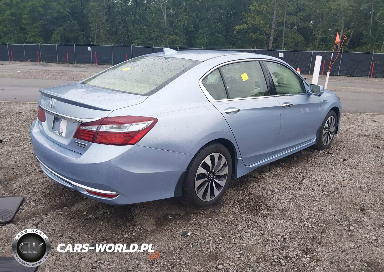 2017 Honda Accord Hybrid Touring VIN:JHMCR6F78HC021052 - 4