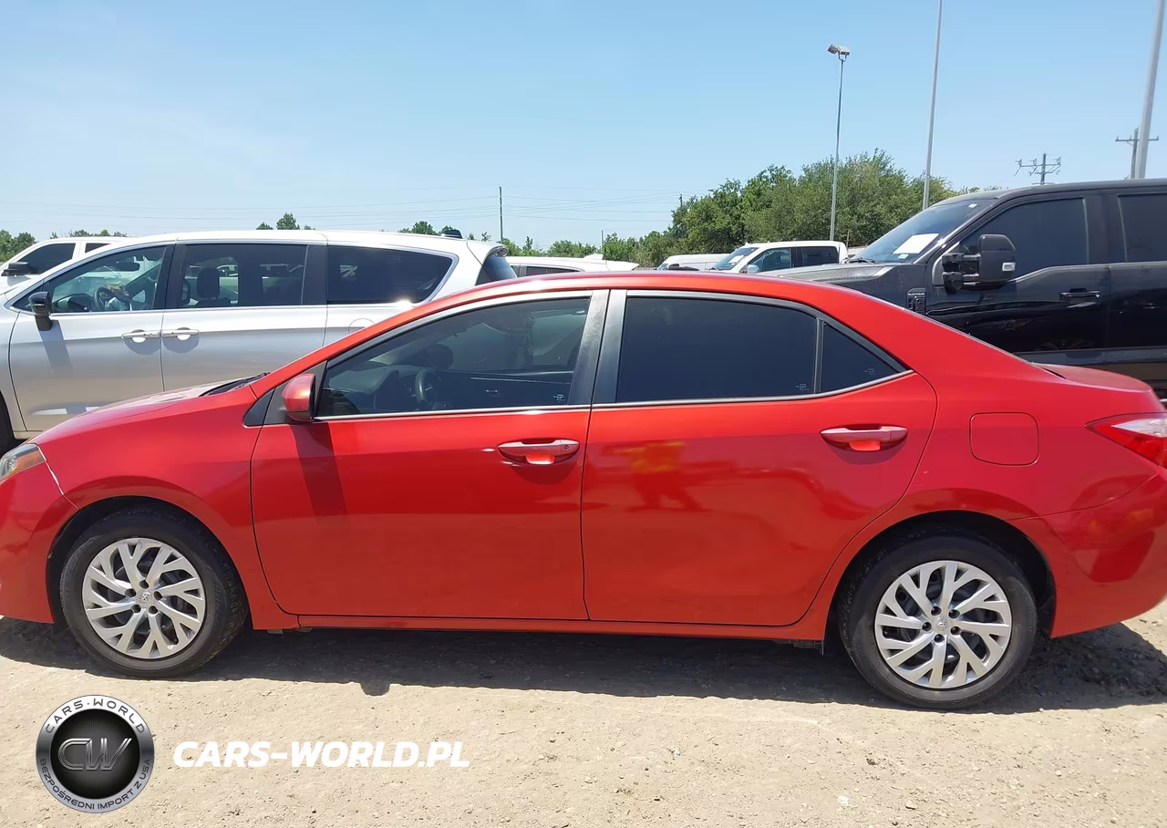 2017 Toyota Corolla Le VIN:5YFBURHE3HP601826 - 14