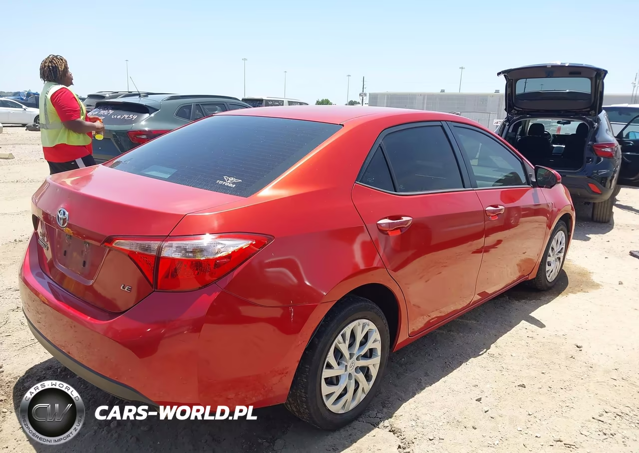 2017 Toyota Corolla Le VIN:5YFBURHE3HP601826 - 4