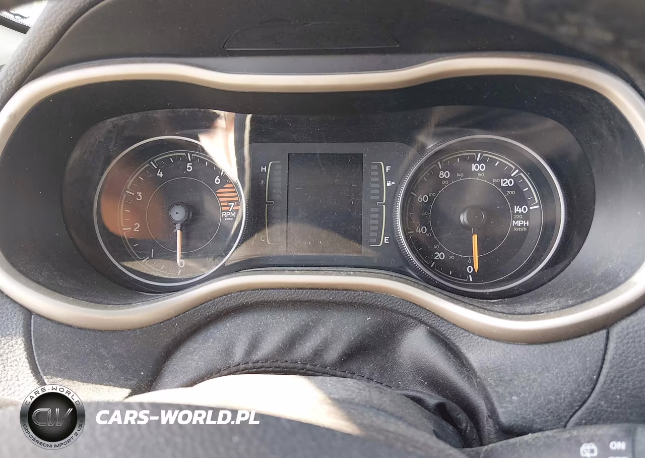 2017 Jeep Cherokee Altitude VIN:1C4PJLABXHW623079 - 7