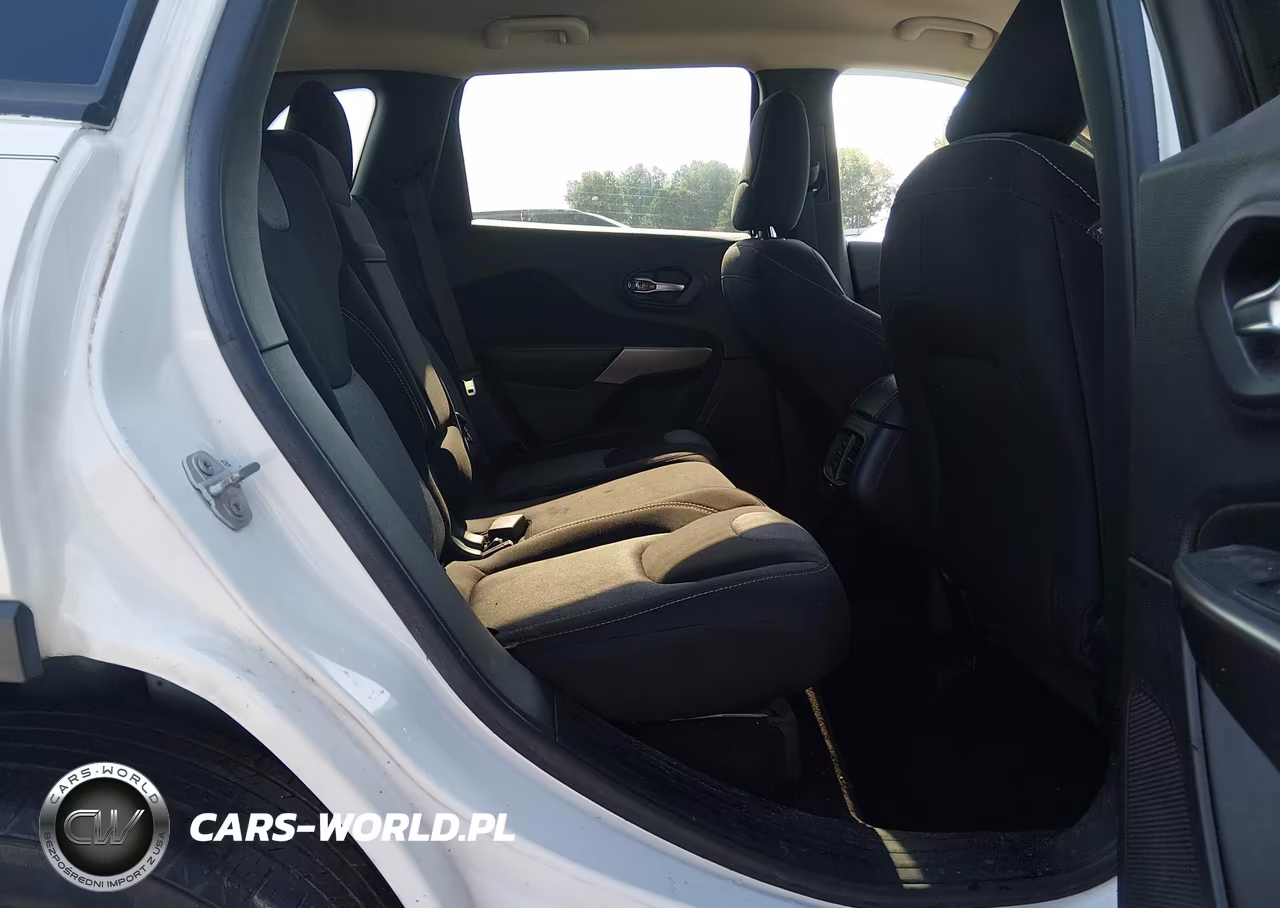 2017 Jeep Cherokee Altitude VIN:1C4PJLABXHW623079 - 8