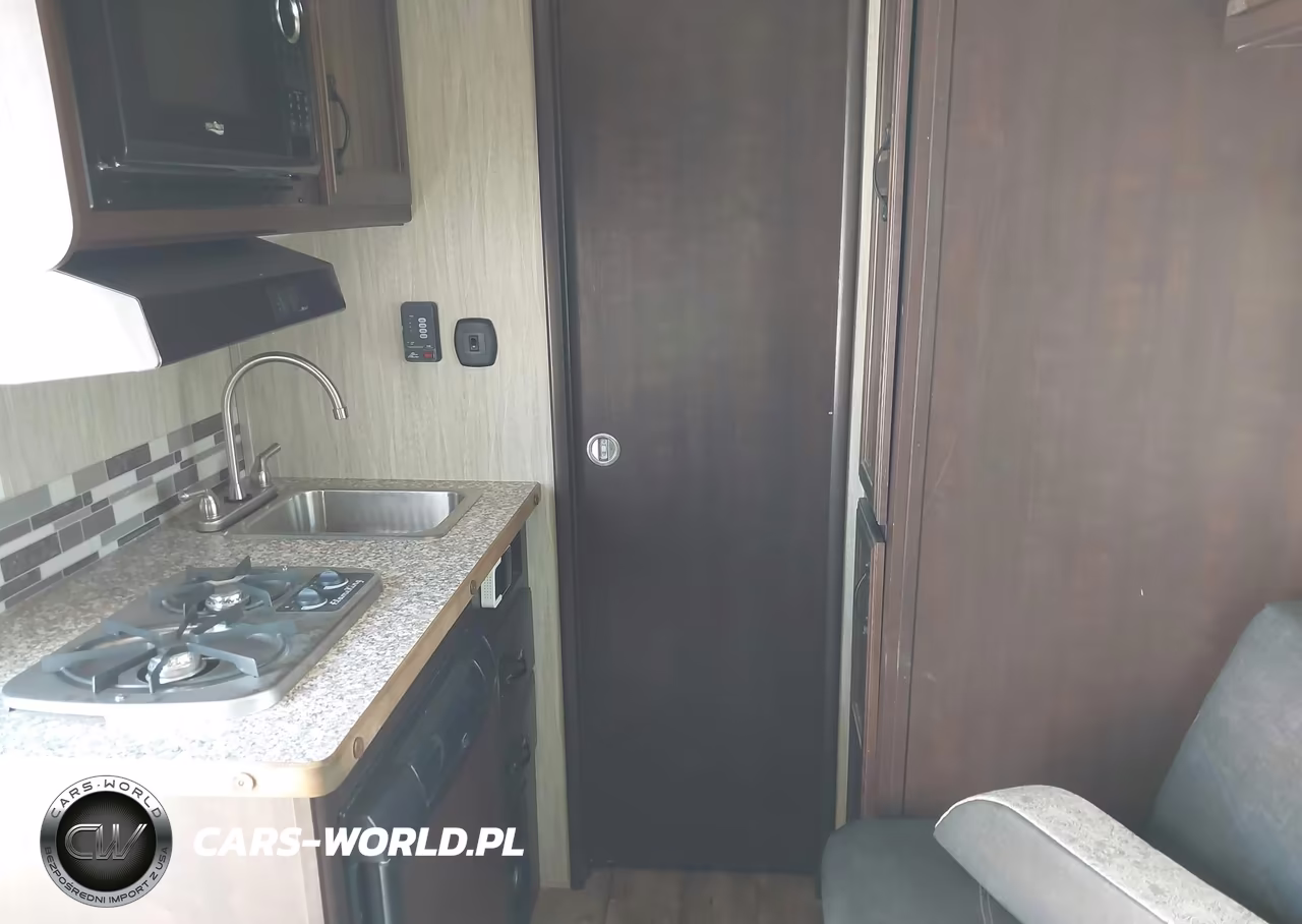 2020 Bison Coach 38' 4 Stall Horse Trailer VIN:51Y335G26L2009272 - 8
