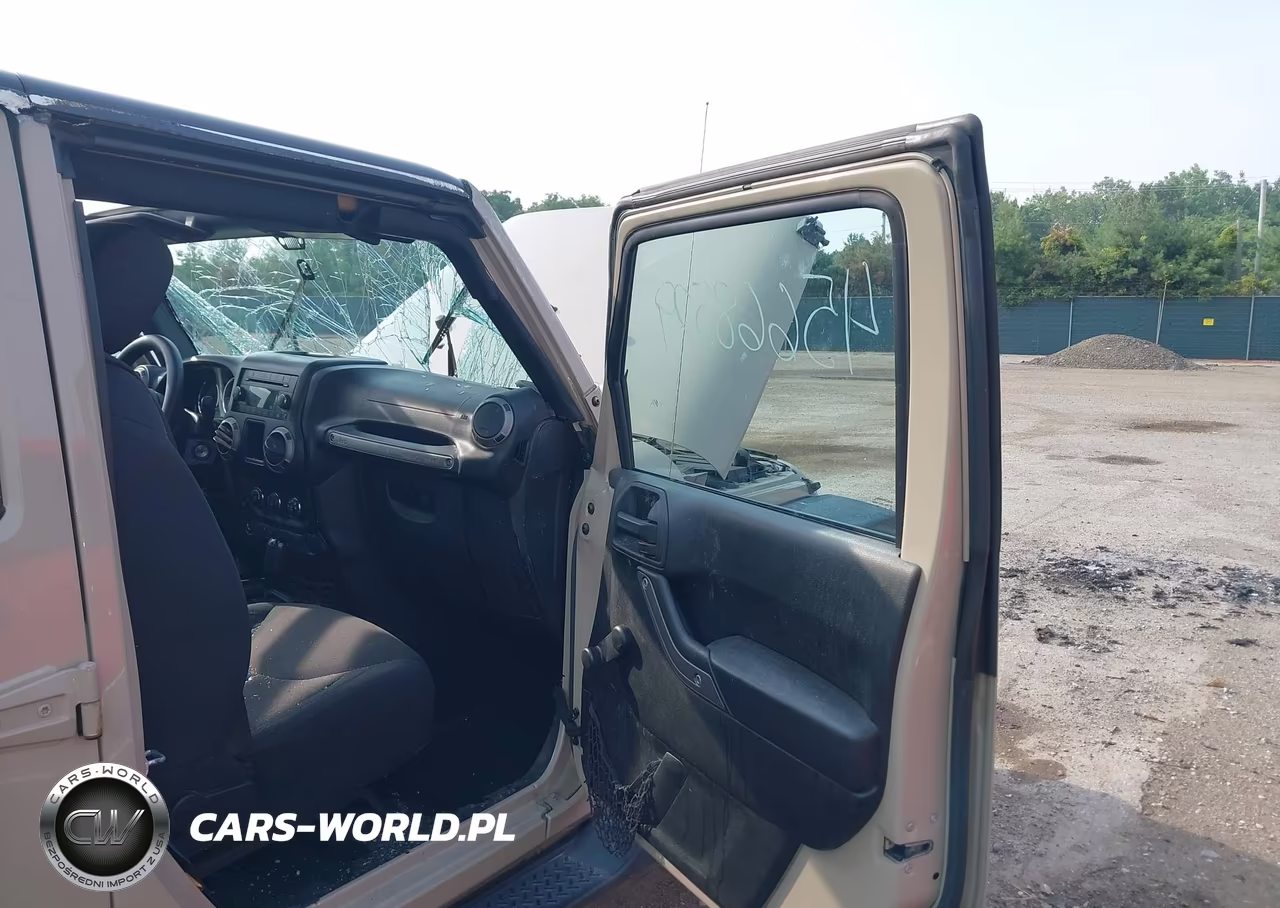2016 Jeep Wrangler Unlimited Sport VIN:1C4BJWDG1GL318301 - 5