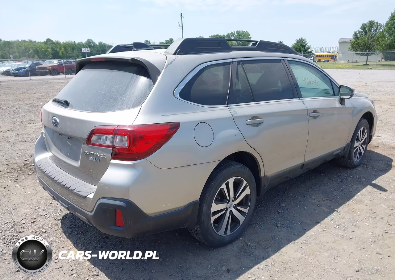 2018 Subaru Outback 3.6R Limited VIN:4S4BSENC8J3330662 - 4