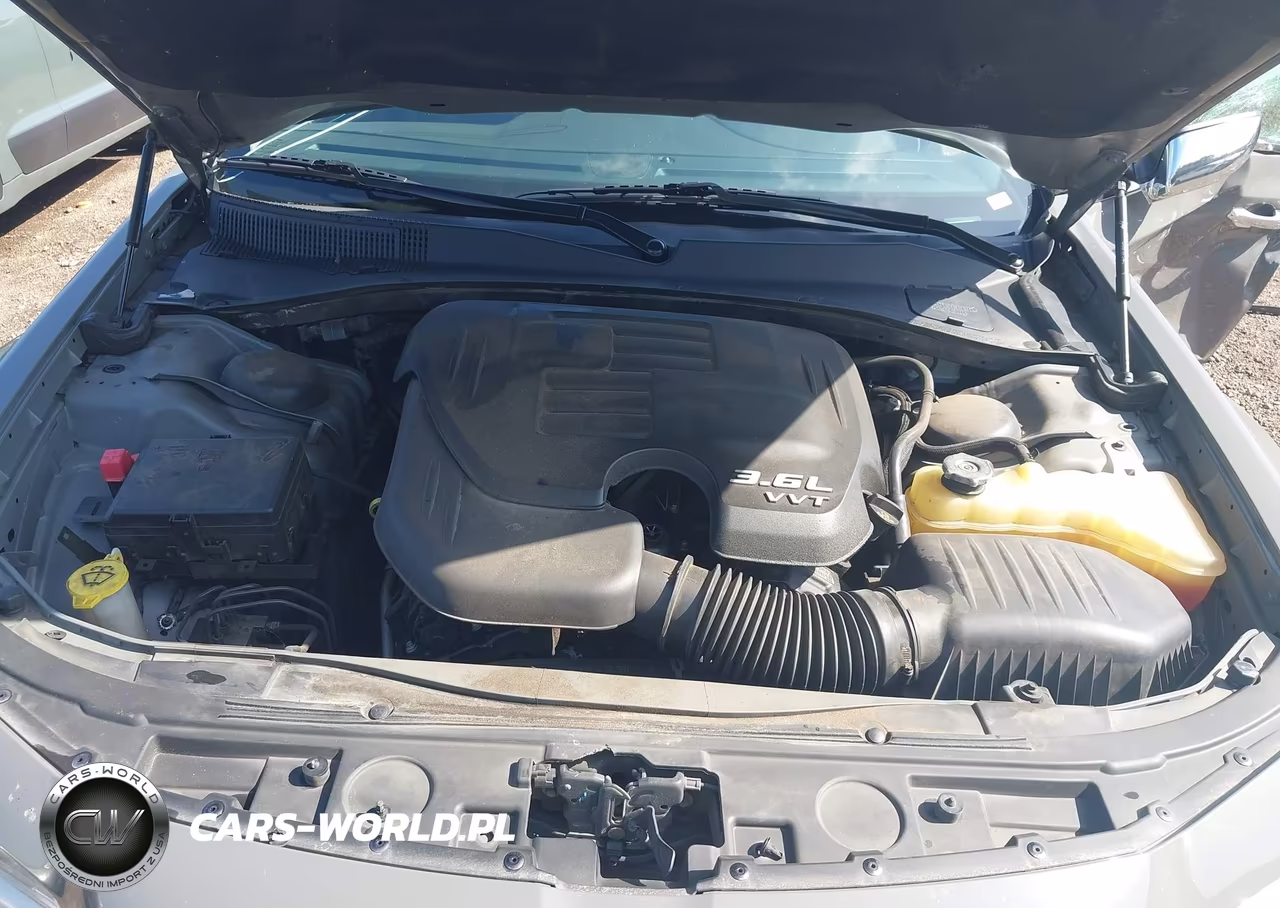 2019 Chrysler 300 Limited VIN:2C3CCAEG3KH689664 - 10