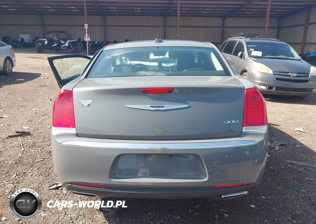 2019 Chrysler 300 Limited VIN:2C3CCAEG3KH689664 - 17