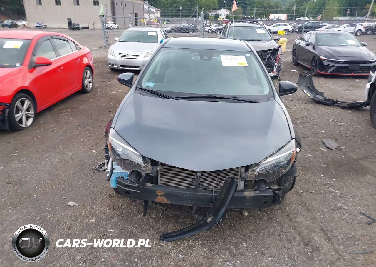 2018 Toyota Corolla Le VIN:5YFBURHE5JP832233 - 13