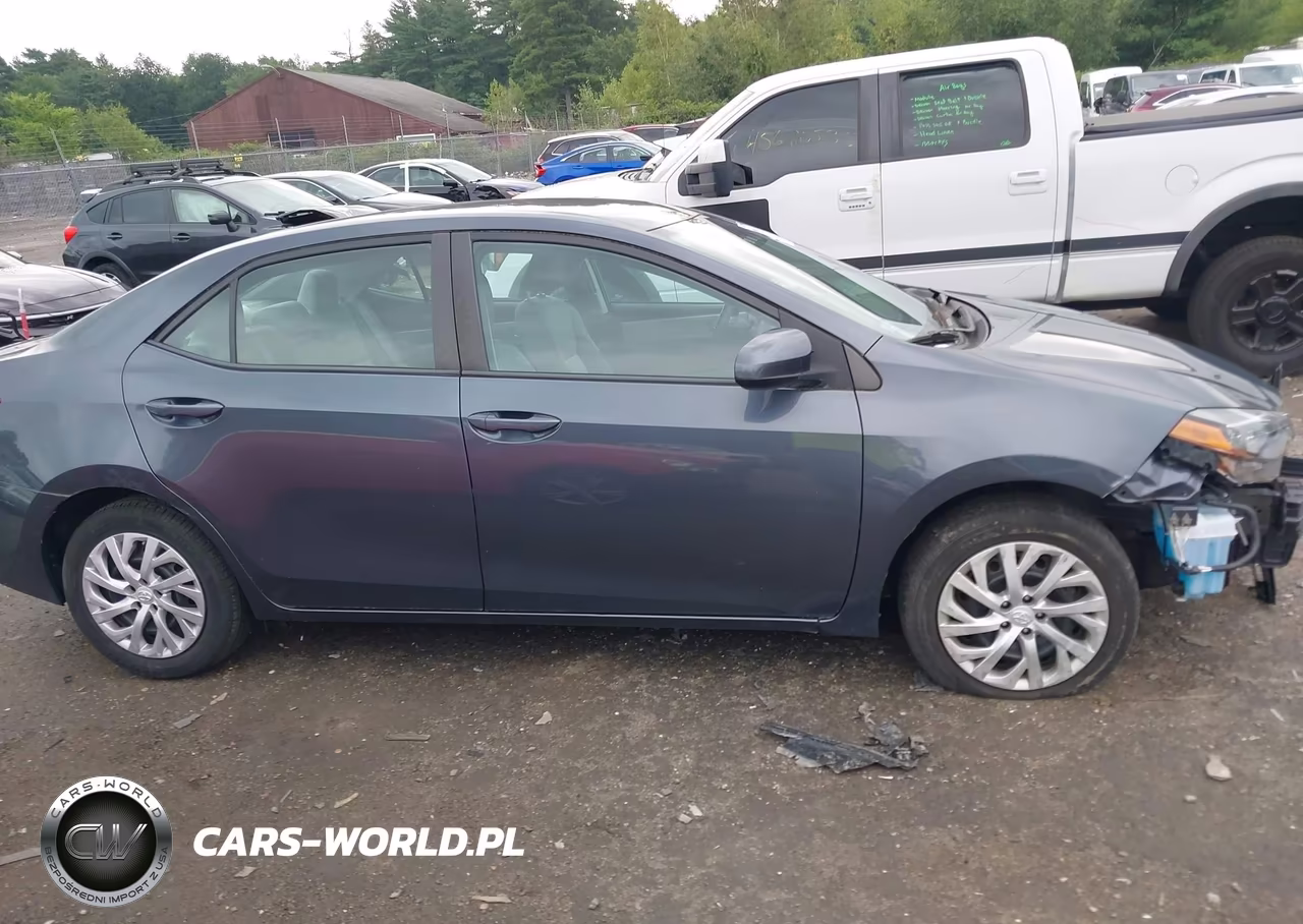 2018 Toyota Corolla Le VIN:5YFBURHE5JP832233 - 14