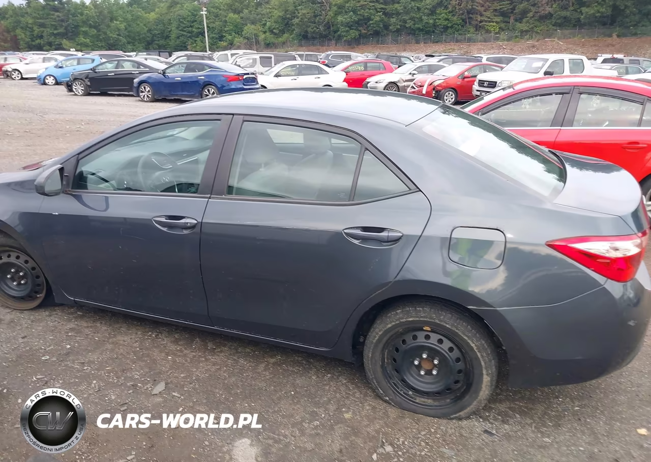 2018 Toyota Corolla Le VIN:5YFBURHE5JP832233 - 15