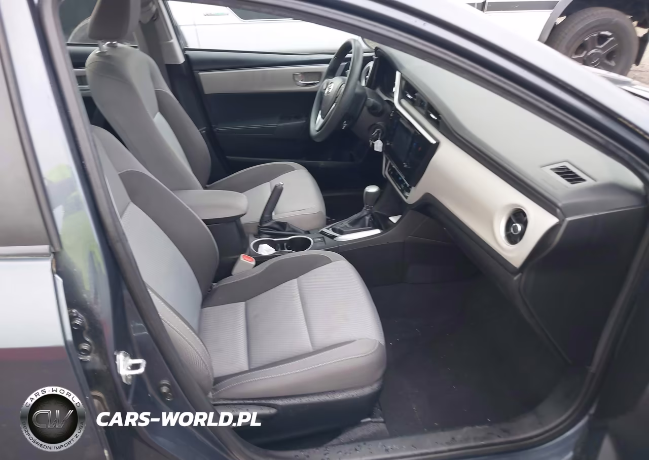 2018 Toyota Corolla Le VIN:5YFBURHE5JP832233 - 5