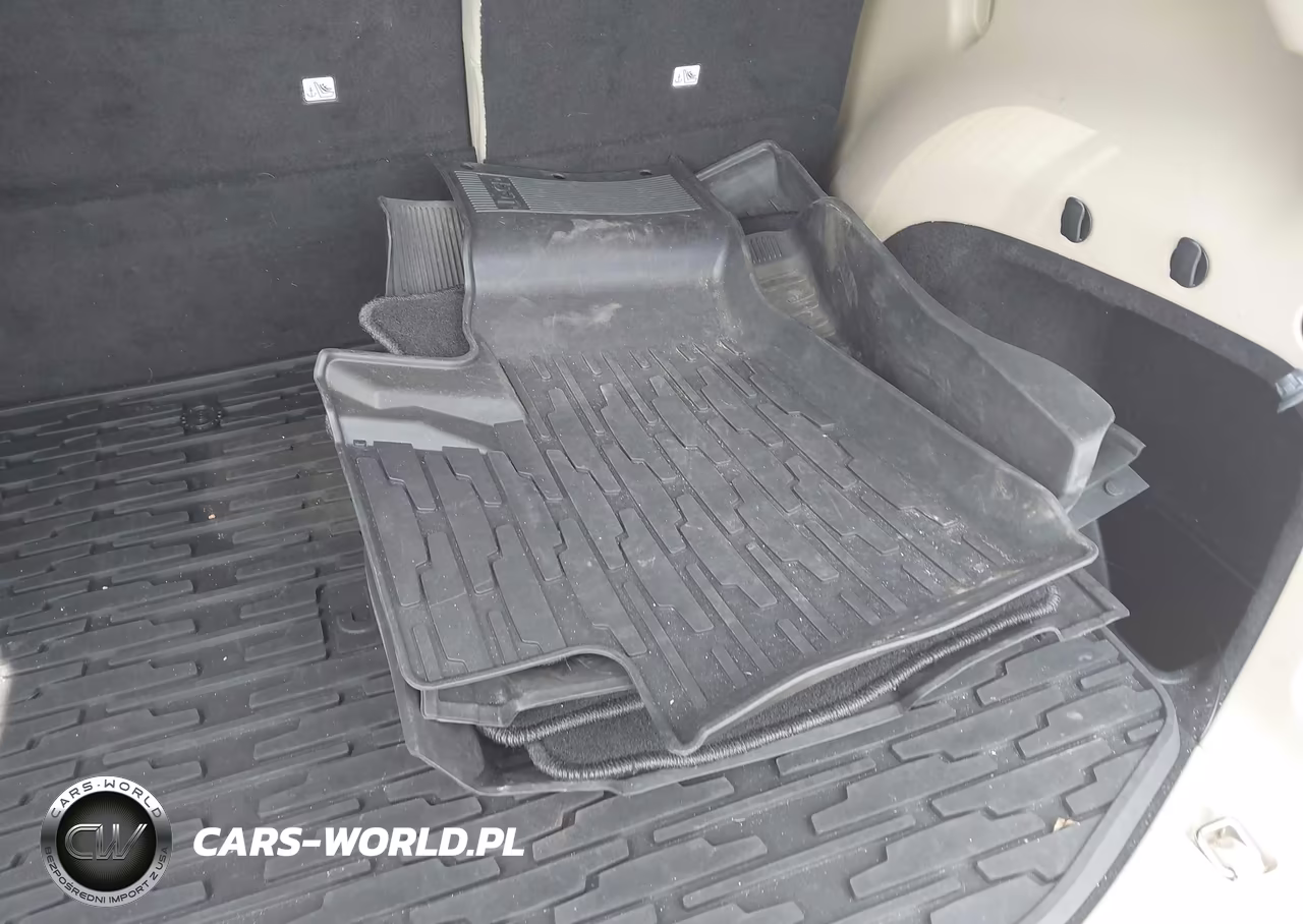 2019 Jeep Grand Cherokee Laredo E 4X4 VIN:1C4RJFAG7KC837039 - 12