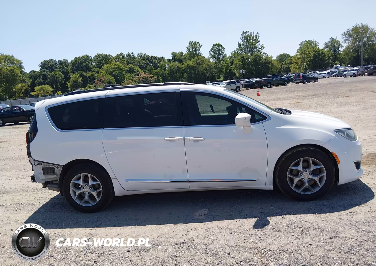 2017 Chrysler Pacifica Touring L VIN:2C4RC1BG2HR520958 - 14