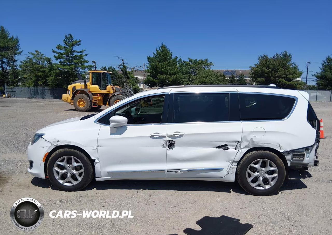 2017 Chrysler Pacifica Touring L VIN:2C4RC1BG2HR520958 - 15